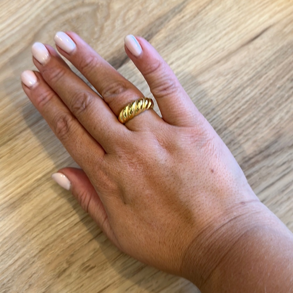 Croissant ring new